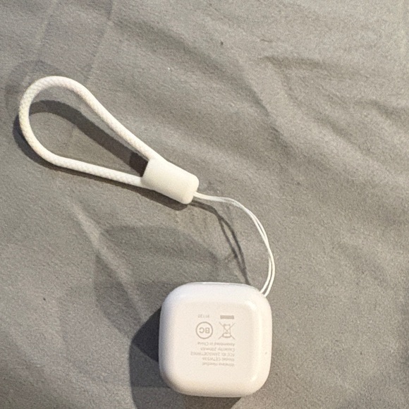 Coby White Earbud Headphones - Picture 2 of 2